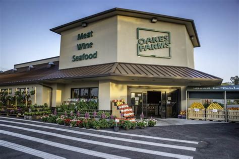 Oakes farm - Exceptional locally-focused service has long been our trademark and is our continued commitment in a world where such service is exceedingly rare. We take pride in distributing fresh produce and dairy products throughout the area from Marco Island to Sarasota daily, and in doing so, renewing our dedication to local businesses and farms.